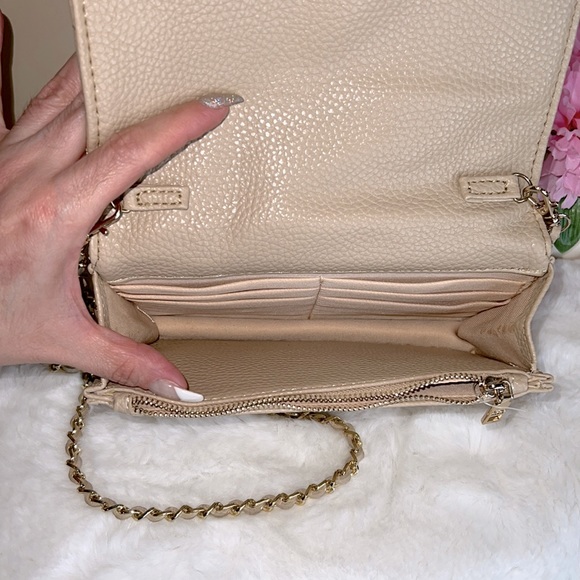 BCBG Paris Crossbody Bag 💕 Beautiful - Picture 6 of 14